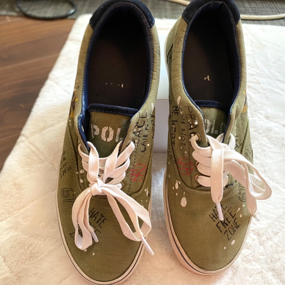 Polo Ralph Lauren Thorton Graffiti Canvas Sneakers "Equality For All" Mens 9.5D - Picture 2 of 8